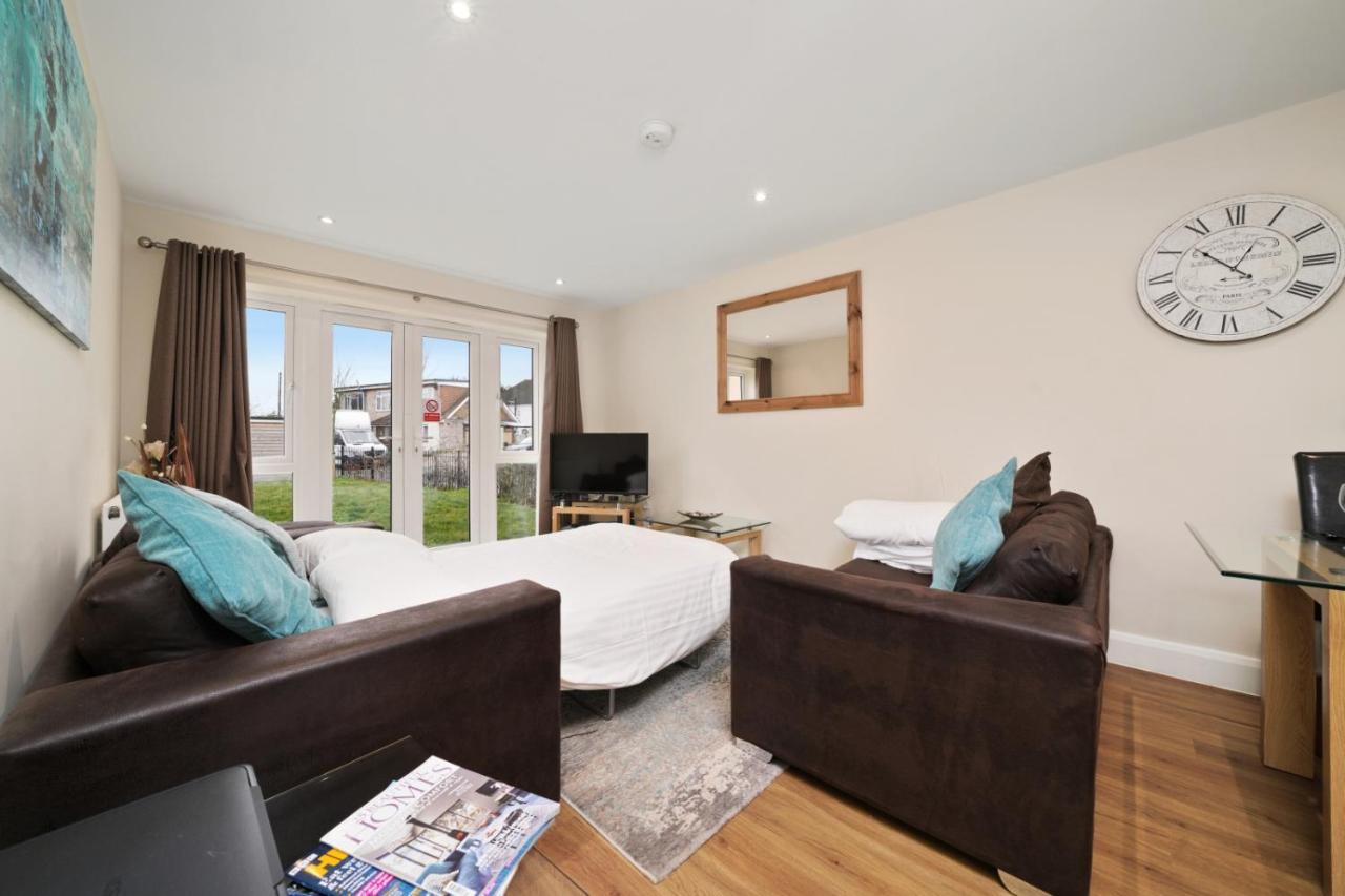 London Heathrow Living Serviced By Ferndale Apartment *