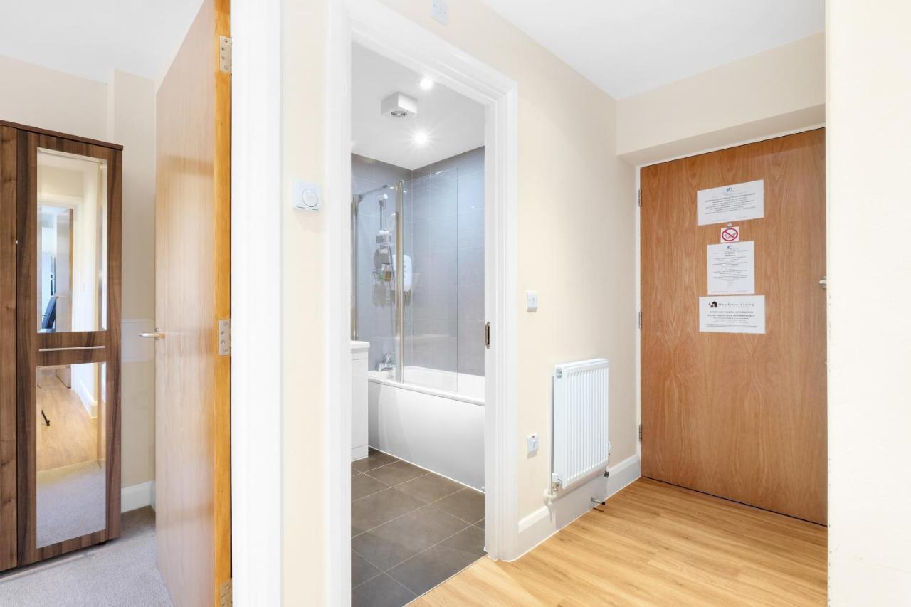 London Heathrow Living Serviced By Ferndale * Stanwell