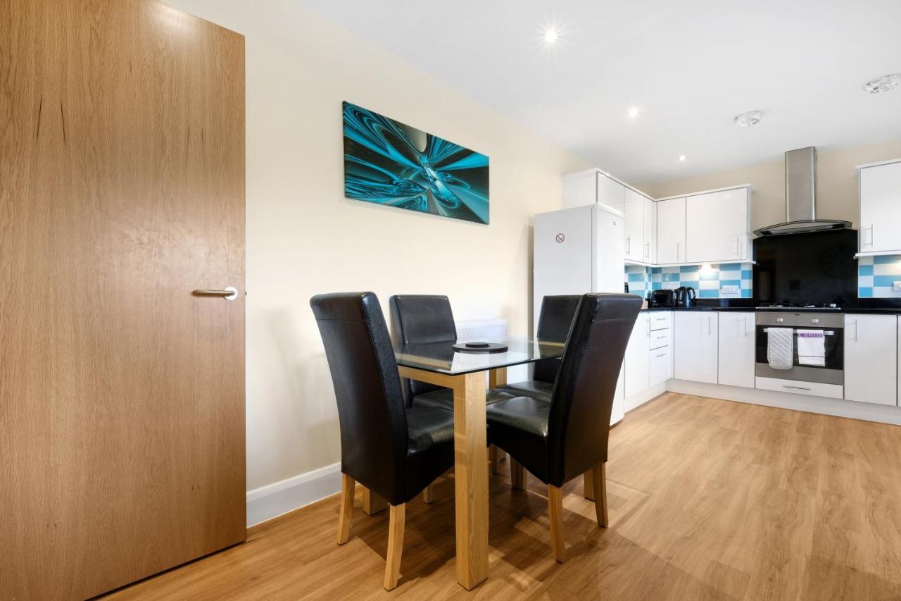 Apartment London Heathrow Living Serviced By Ferndale Stanwell