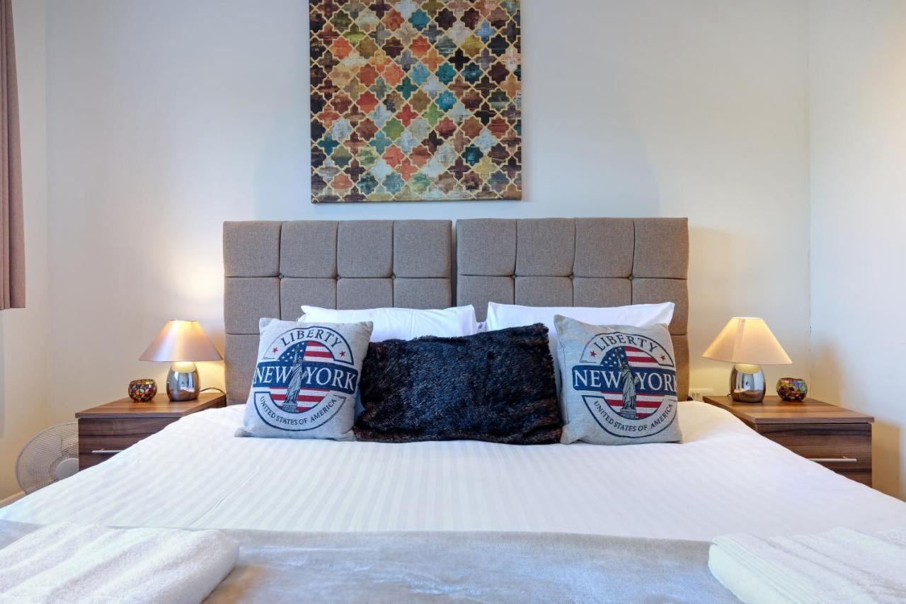 Apartment London Heathrow Living Serviced By Ferndale Stanwell
