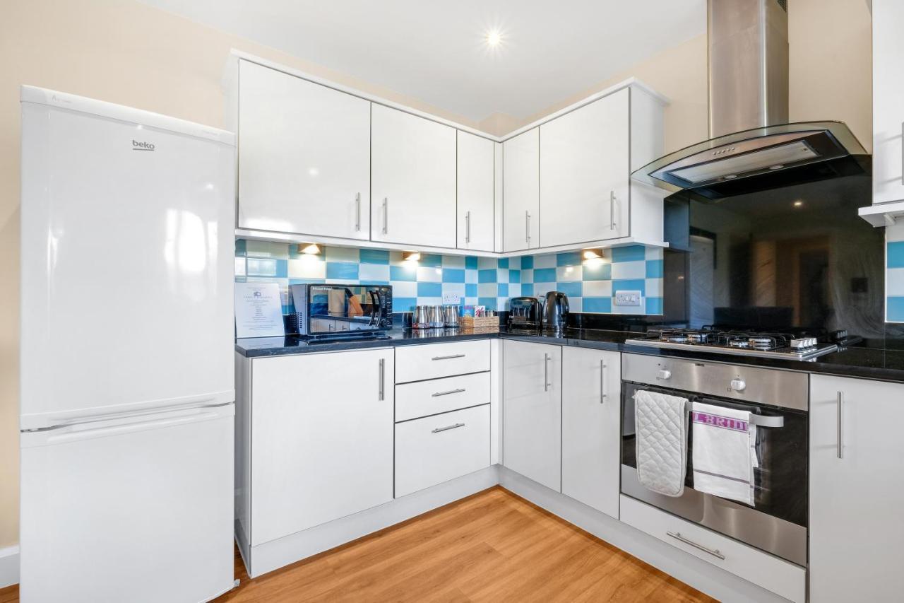 Apartment London Heathrow Living Serviced By Ferndale *