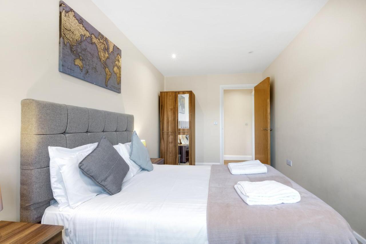 Apartment London Heathrow Living Serviced By Ferndale Stanwell