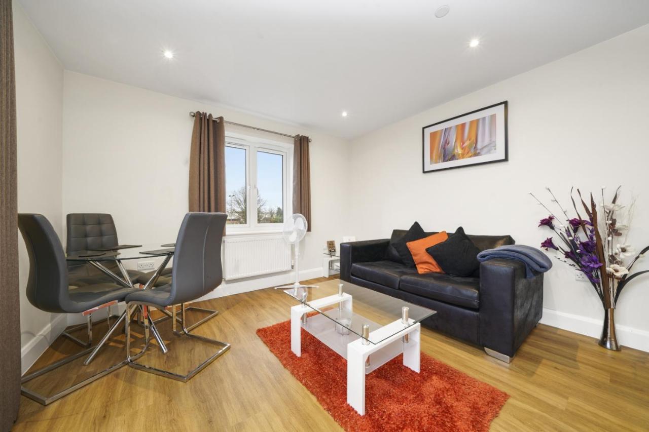 London Heathrow Living Serviced By Ferndale Apartment *
