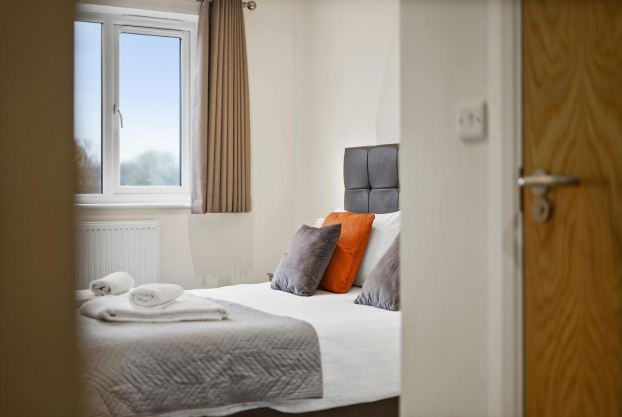 London Heathrow Living Serviced By Ferndale * Stanwell