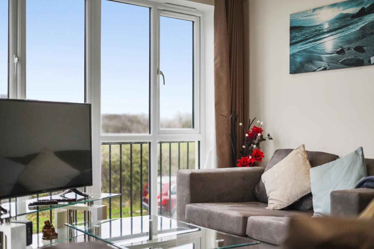 London Heathrow Living Serviced By Ferndale * Stanwell