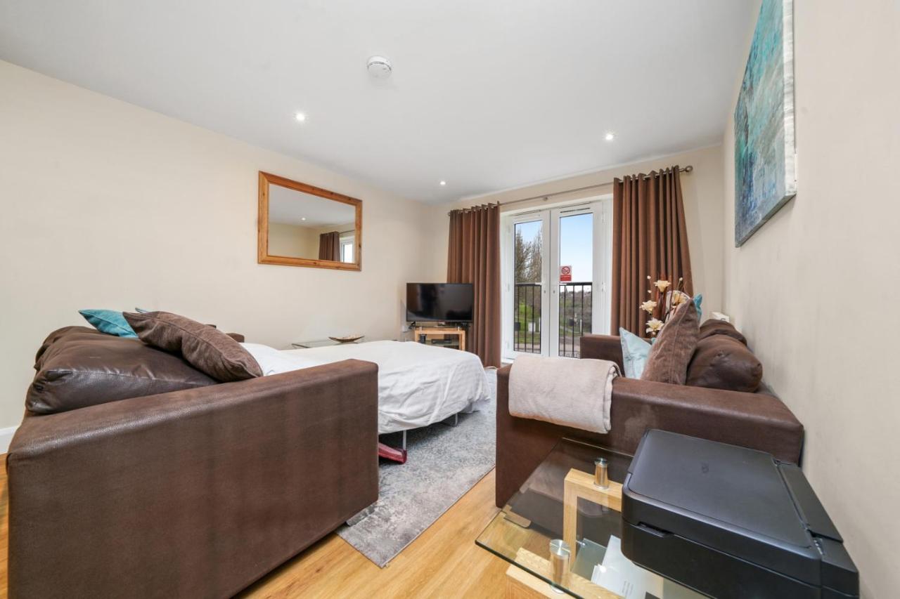 London Heathrow Living Serviced By Ferndale Apartment *