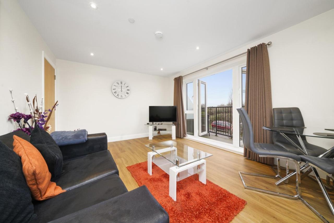 London Heathrow Living Serviced By Ferndale *