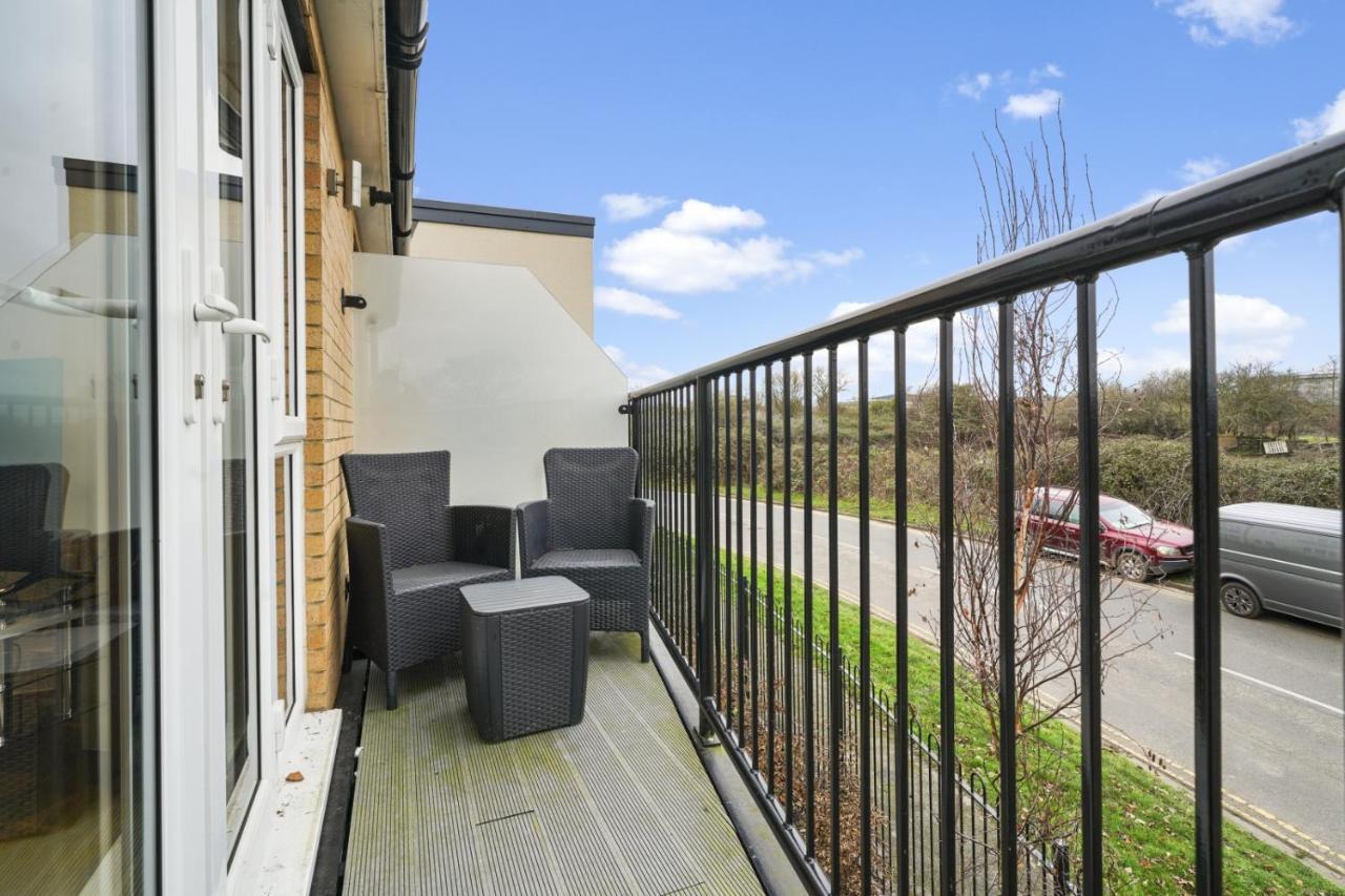 Apartment London Heathrow Living Serviced By Ferndale