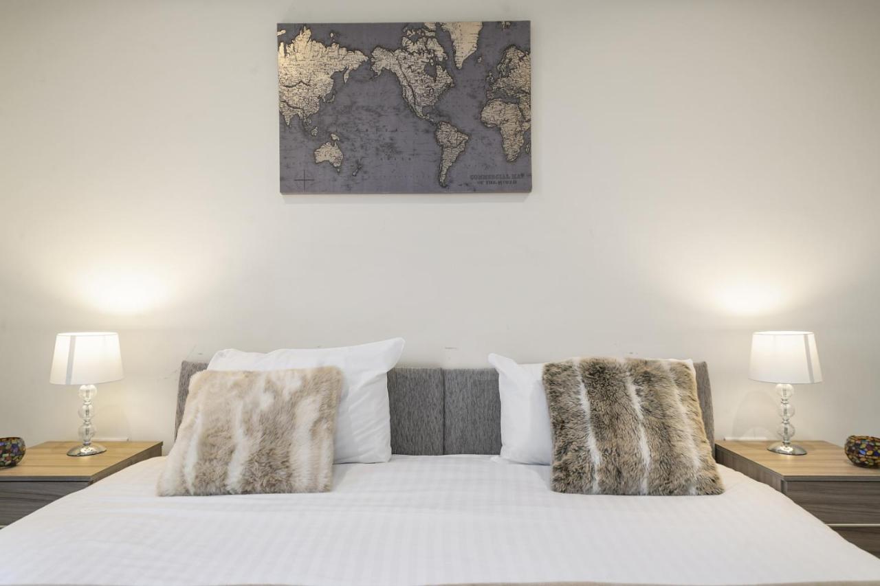 London Heathrow Living Serviced By Ferndale Apartment