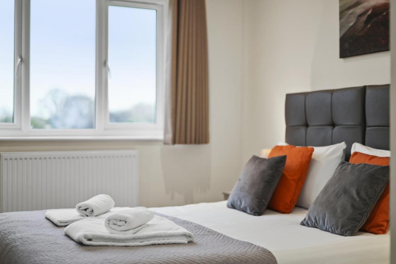 Apartment London Heathrow Living Serviced By Ferndale Stanwell
