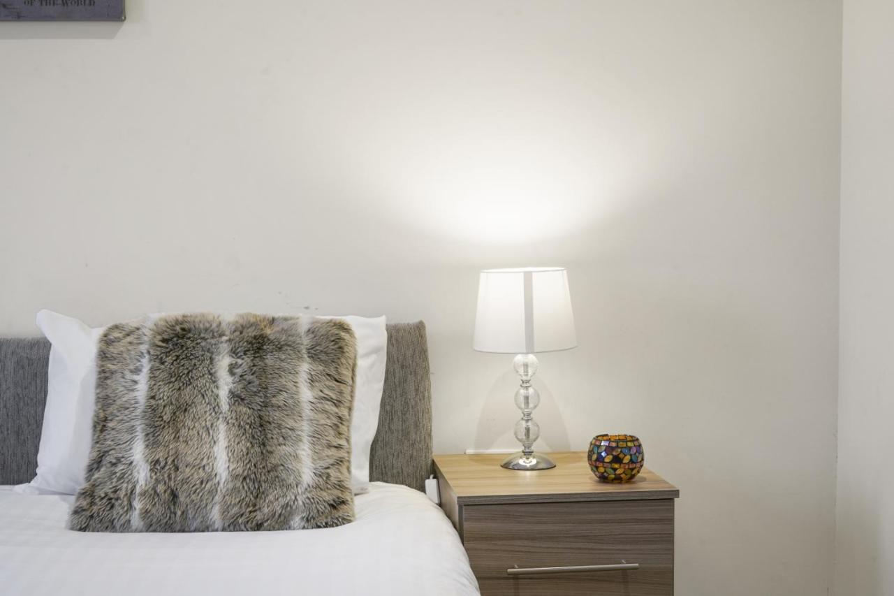Apartment London Heathrow Living Serviced By Ferndale