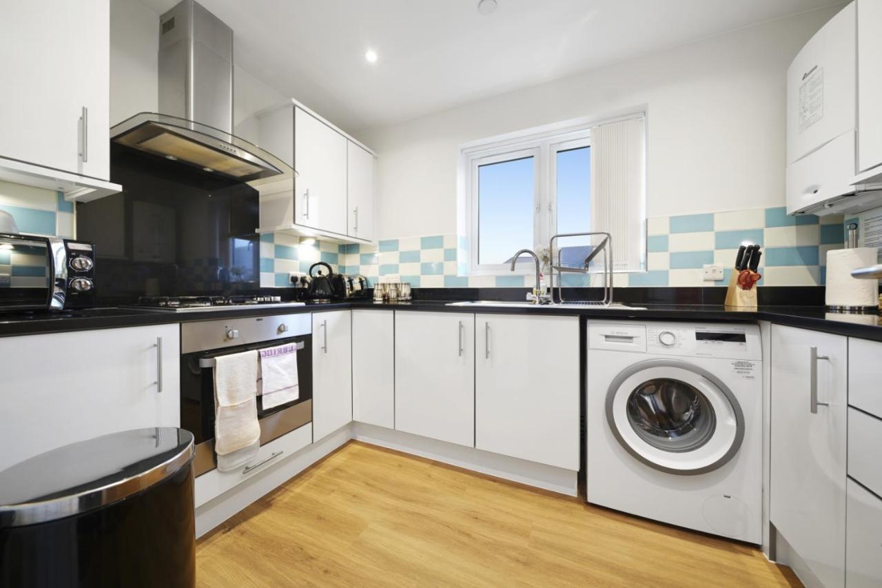 London Heathrow Living Serviced By Ferndale * Stanwell