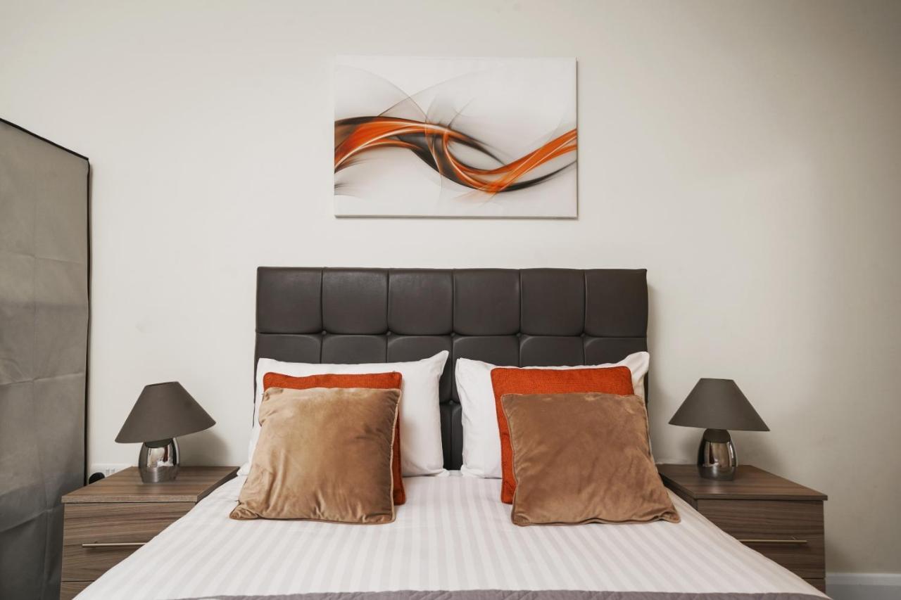 London Heathrow Living Serviced By Ferndale Apartment *