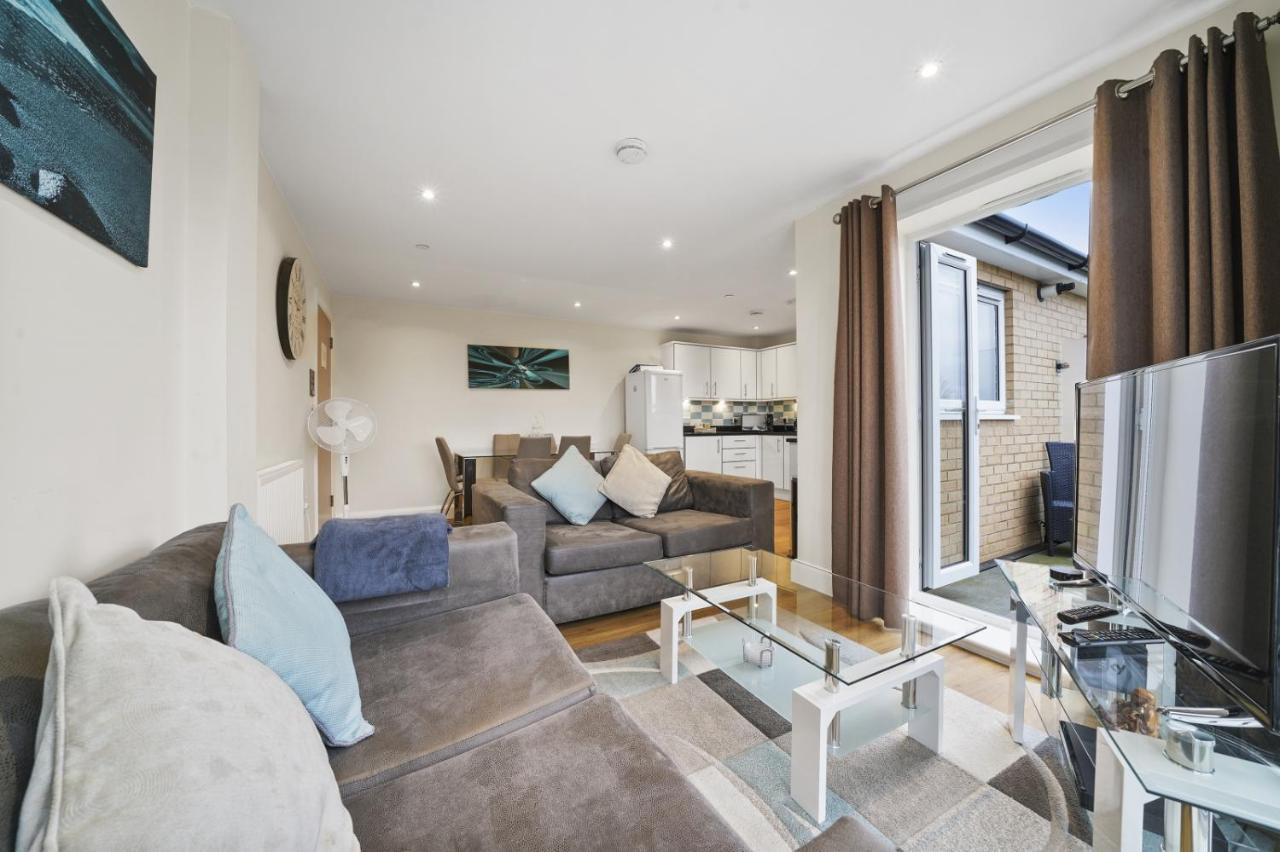London Heathrow Living Serviced By Ferndale Stanwell