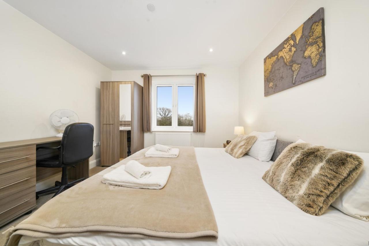 Apartment London Heathrow Living Serviced By Ferndale Stanwell