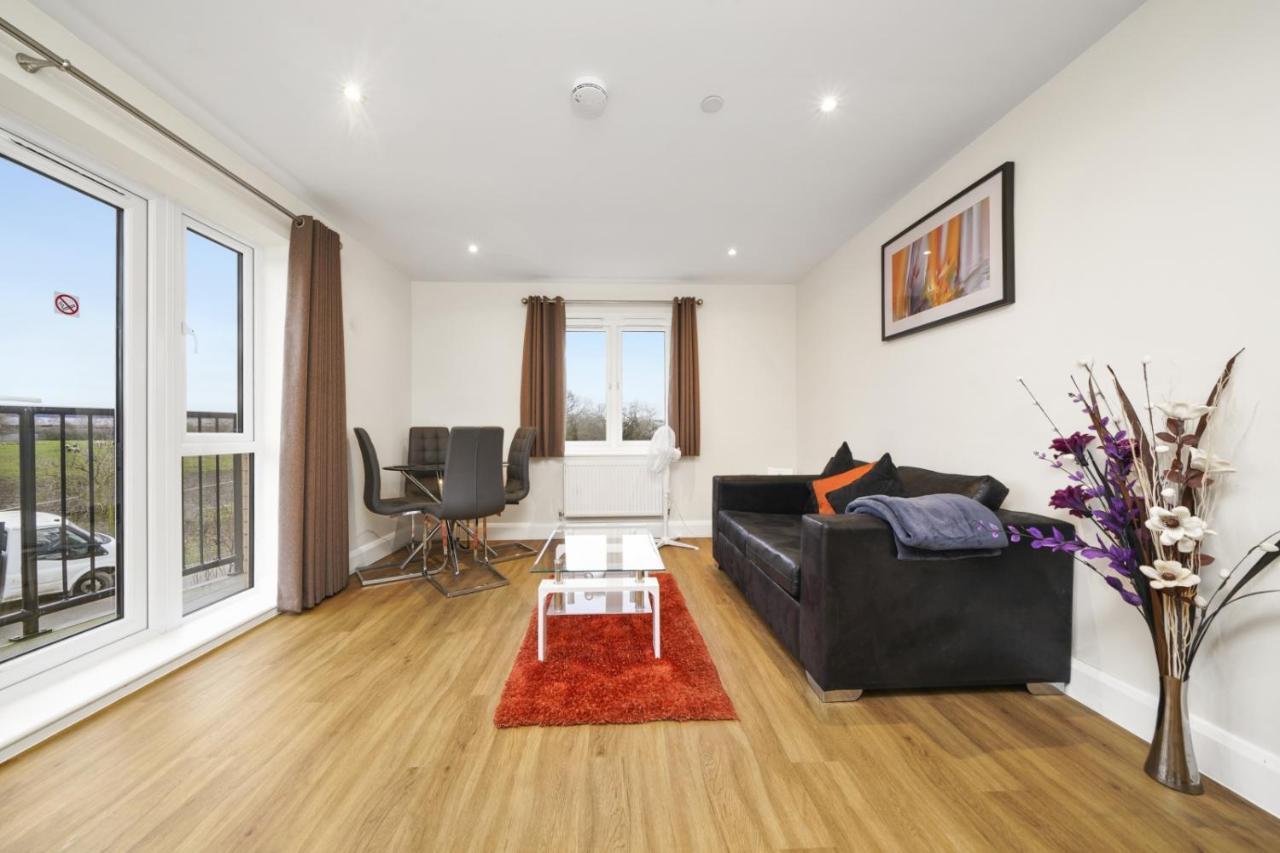 London Heathrow Living Serviced By Ferndale Apartment