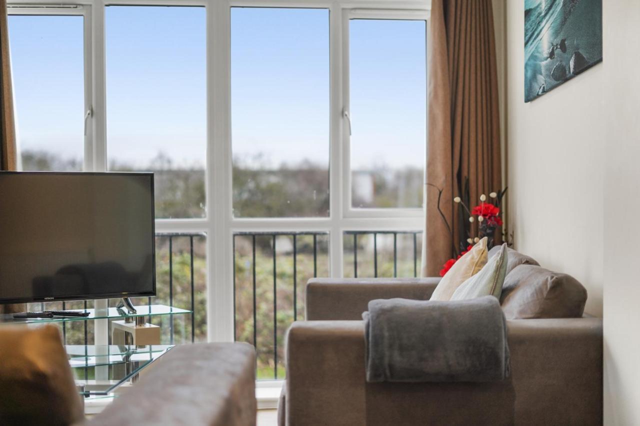 London Heathrow Living Serviced By Ferndale * Stanwell