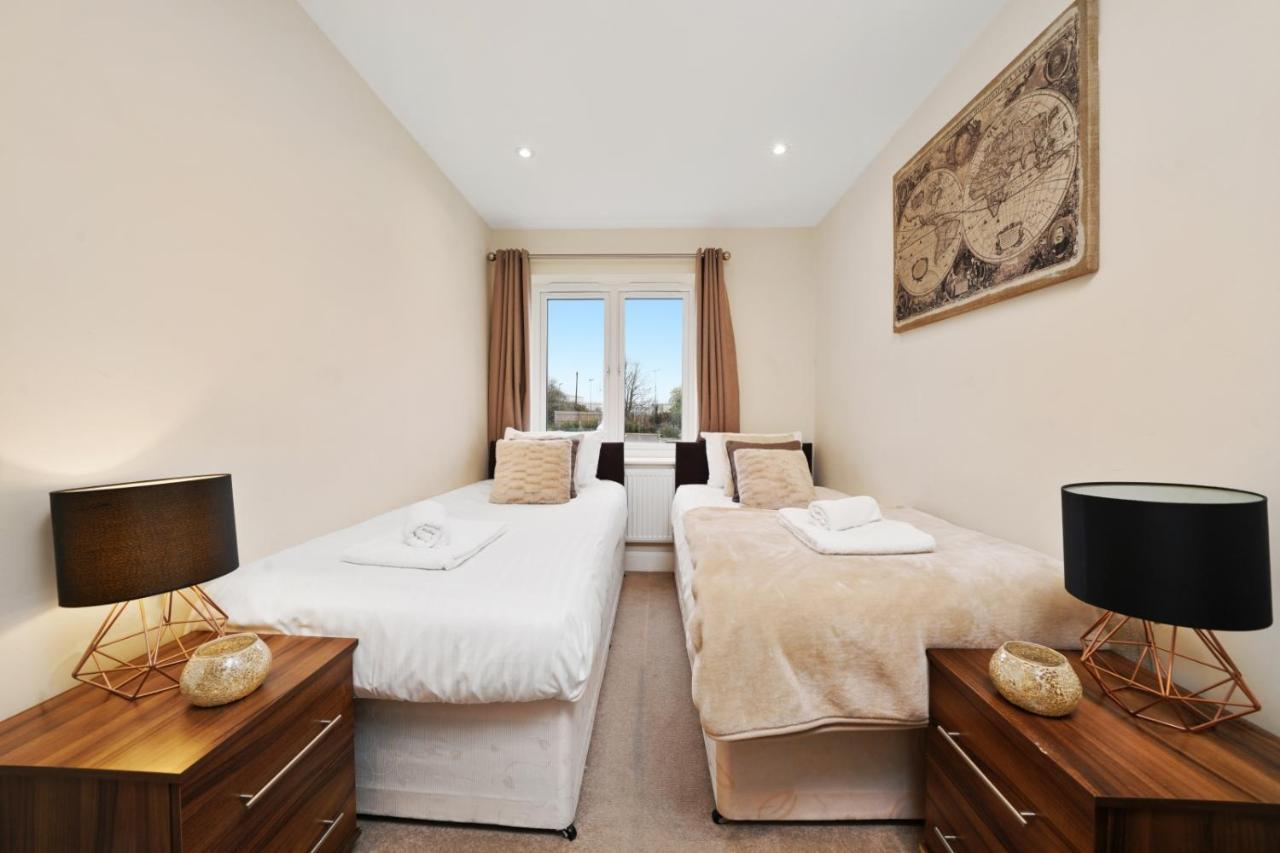 Apartment London Heathrow Living Serviced By Ferndale Stanwell