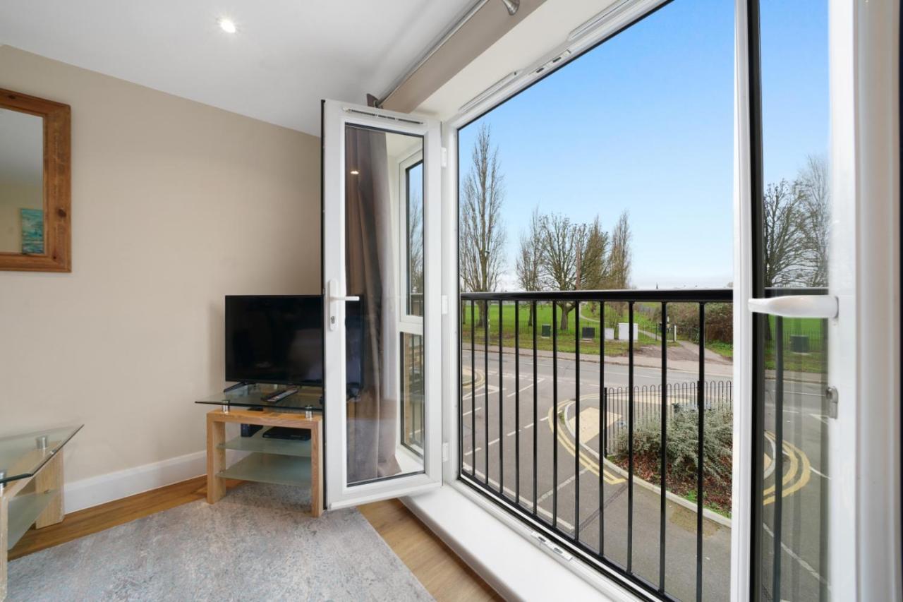 London Heathrow Living Serviced By Ferndale Apartment *