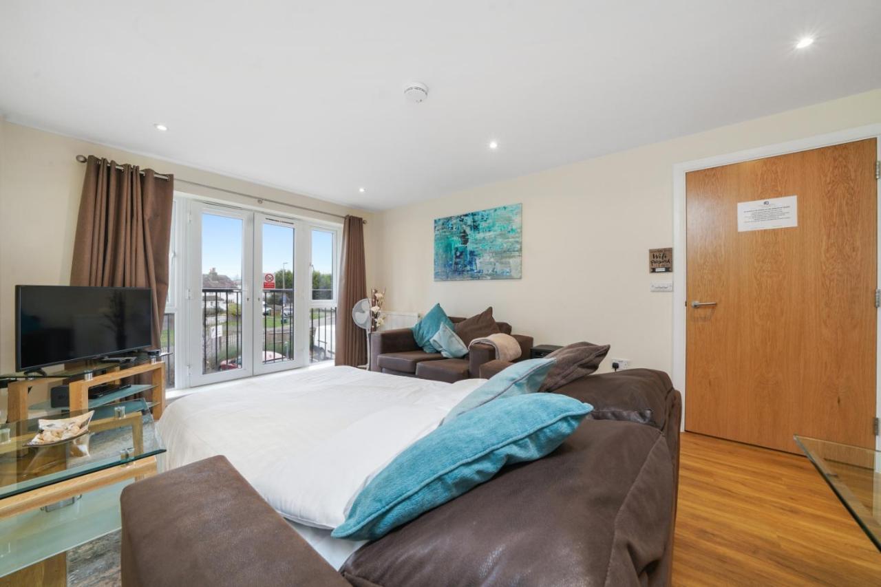 London Heathrow Living Serviced By Ferndale Apartment Stanwell