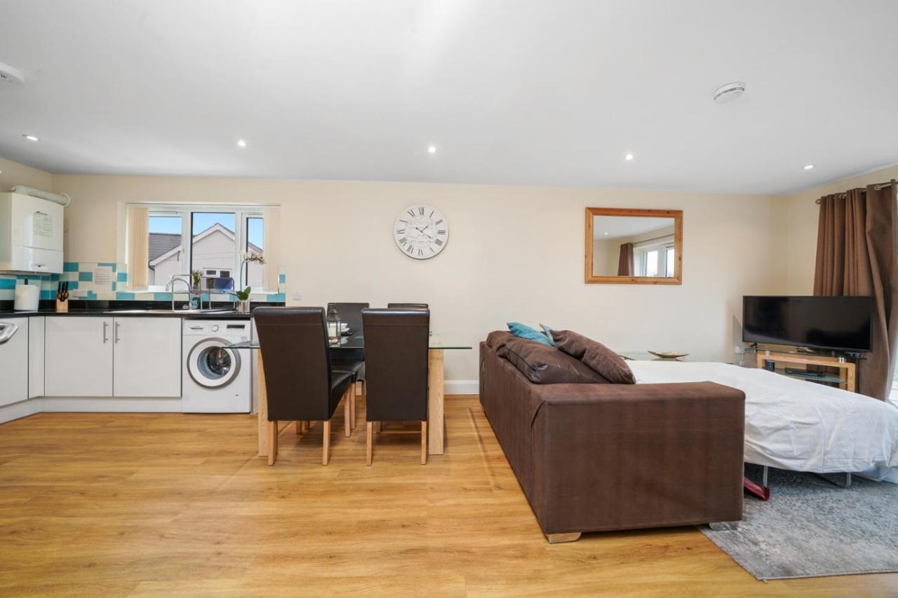 Apartment London Heathrow Living Serviced By Ferndale
