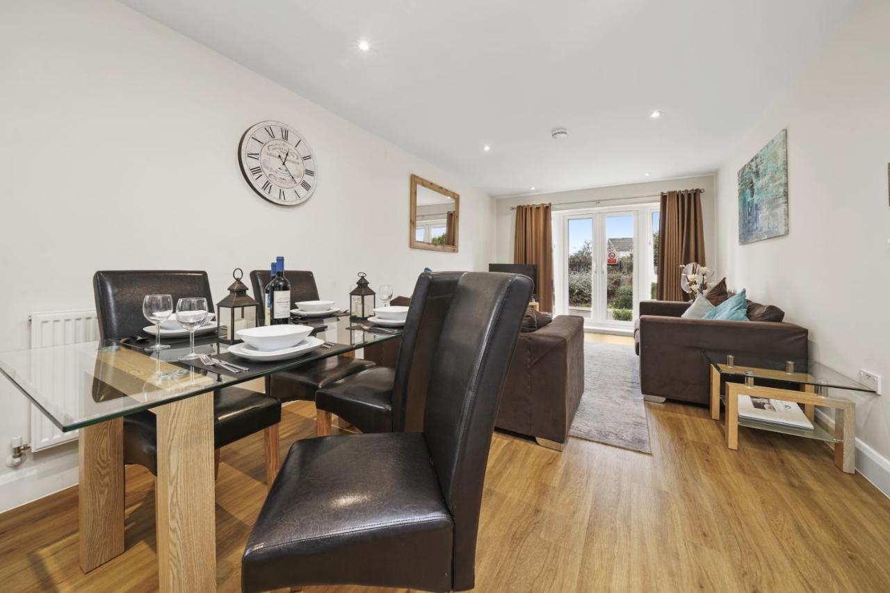 Apartment London Heathrow Living Serviced By Ferndale Stanwell