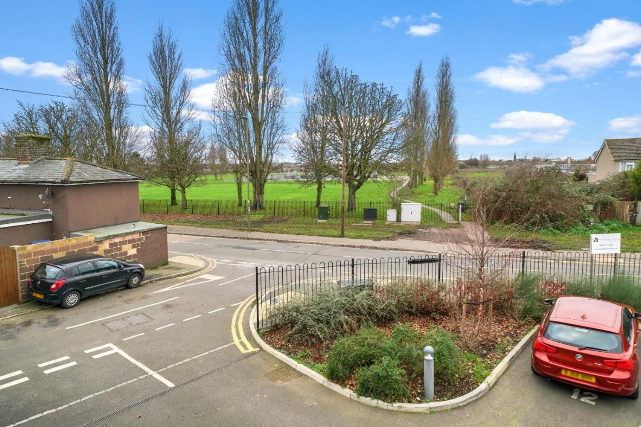 Apartment London Heathrow Living Serviced By Ferndale Stanwell