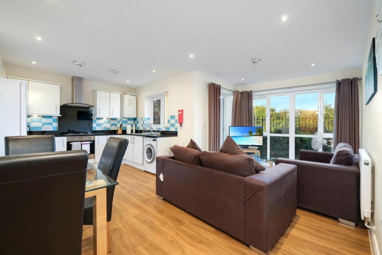 Apartment London Heathrow Living Serviced By Ferndale