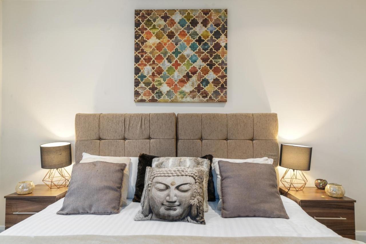 Apartment London Heathrow Living Serviced By Ferndale Stanwell